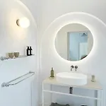 בית נופש Renovated With Jacuzzi Near