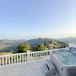 בית נופש Renovated With Jacuzzi Near Cómpeta