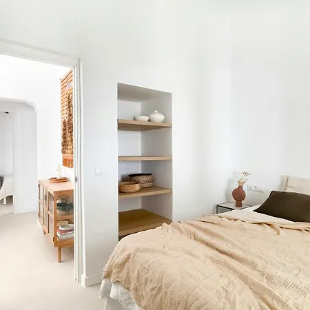 Casa vacanze Renovated With Jacuzzi Near