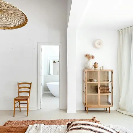 בית נופש Renovated With Jacuzzi Near *