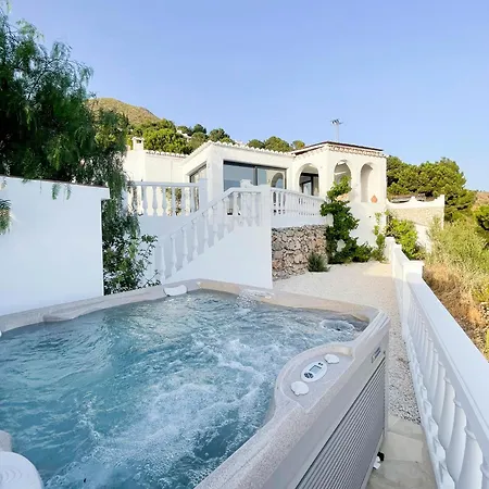 Casa vacanze Renovated With Jacuzzi Near
