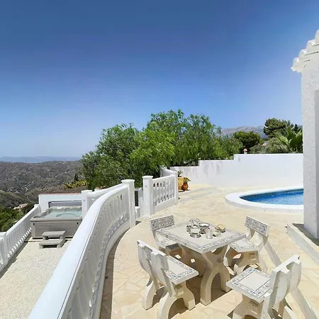Renovated With Jacuzzi Near Cómpeta